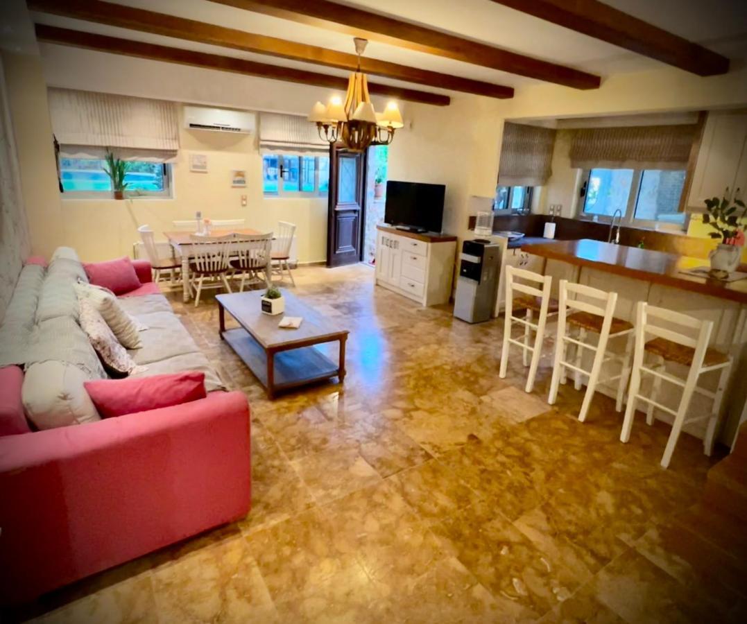 Ένας Ευχάριστος Χώρος Με Πισίνα Villa Pórto Ráfti Buitenkant foto